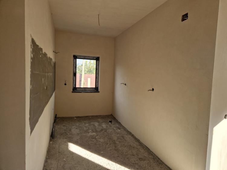 Duplex cu 4 camere cu Teren 180 Mp în Est