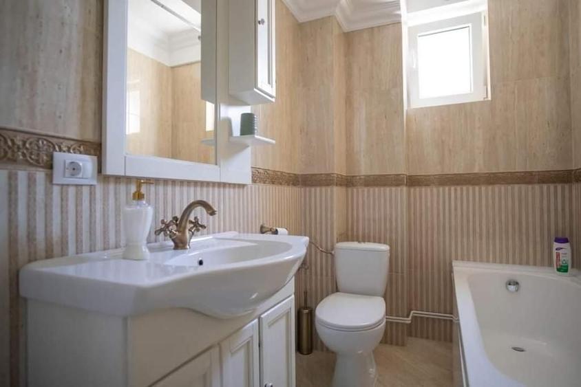 Apartament cu 3 camere semidecomandat în Exterior Vest