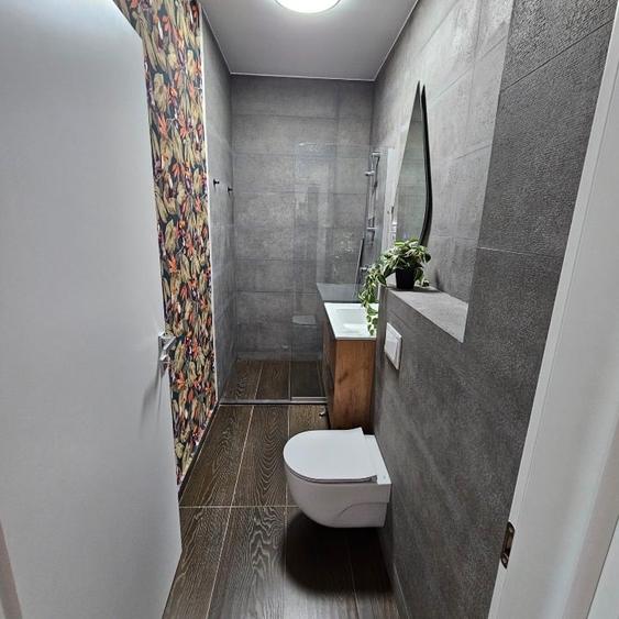 Apartament cu 3 camere decomandat, mobilat în Central