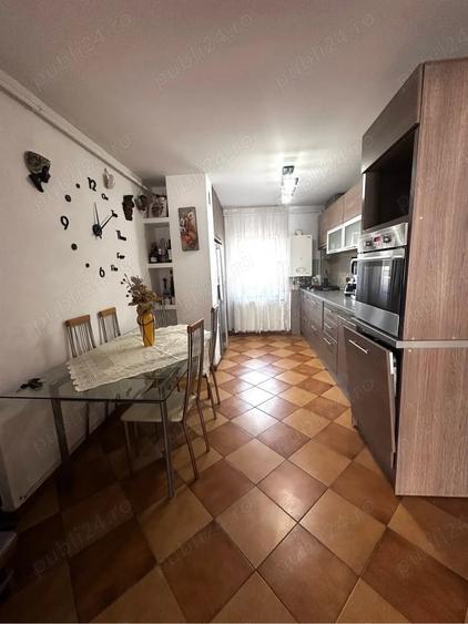 Apartament cu 4 camere decomandat în Central