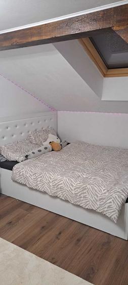 Apartament cu 4 camere decomandat în Sânpetru