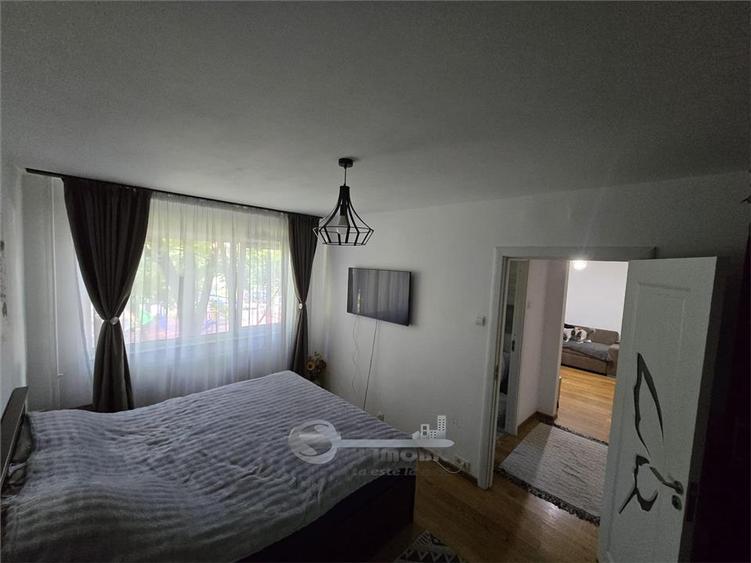 Apartament cu 2 camere semidecomandat în Podu Roș