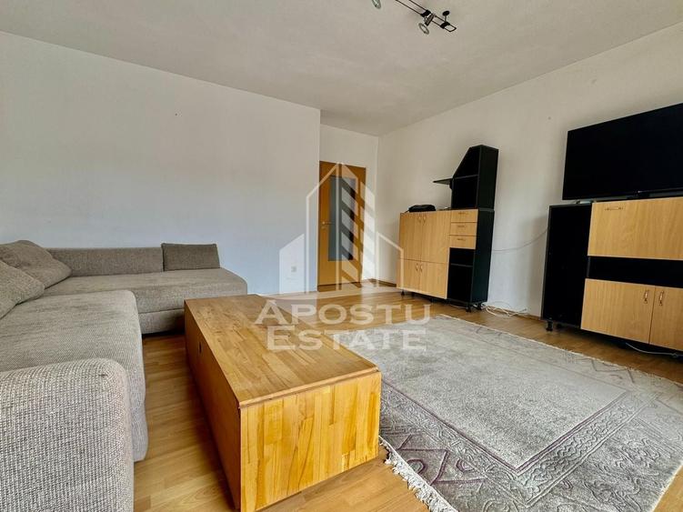 Casă individuală cu 18 camere cu Canalizare în Central