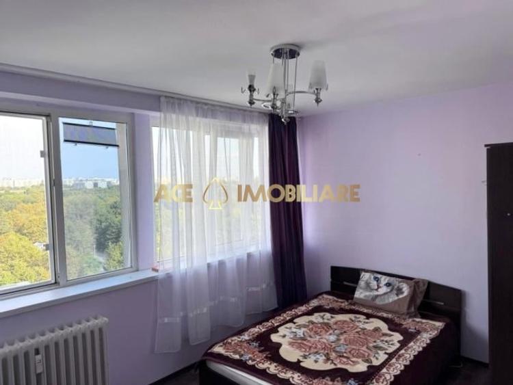 Apartament cu 3 camere semidecomandat, mobilat în Titan