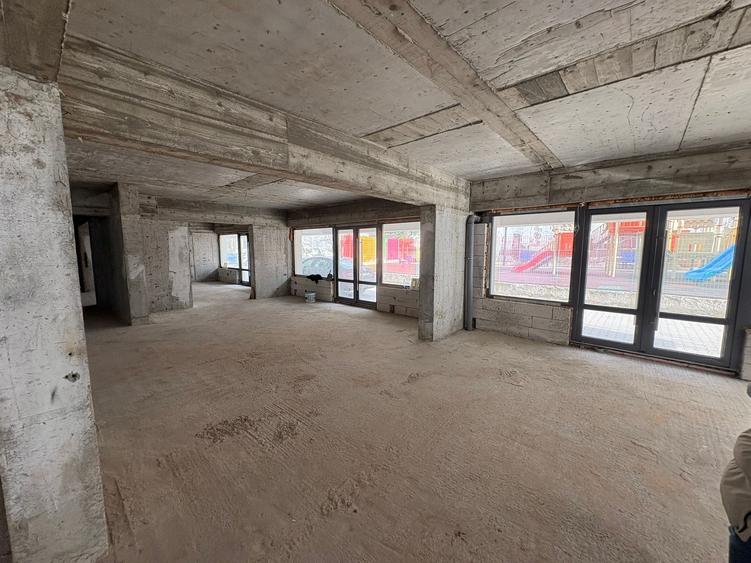 Spațiu comercial, de 240 mp, în Berceni