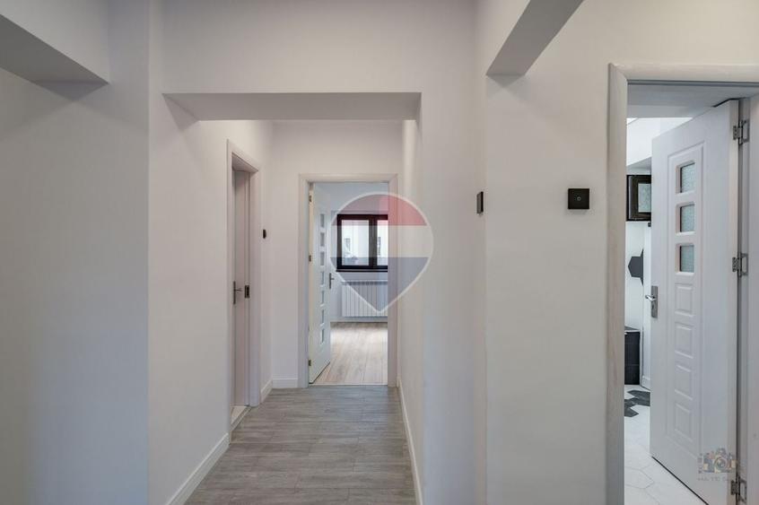 Apartament cu 4 camere decomandat în P-ța Unirii