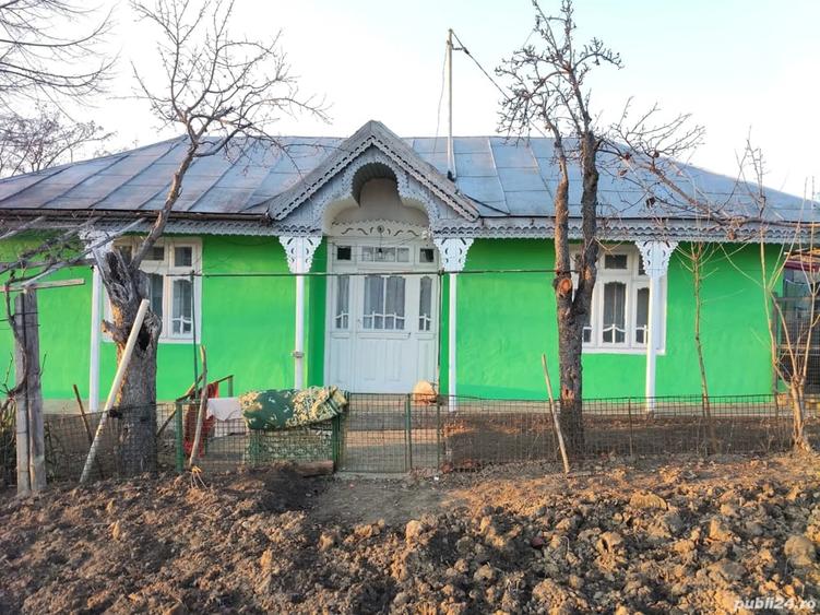 Casă cu 5 camere în Stoișești