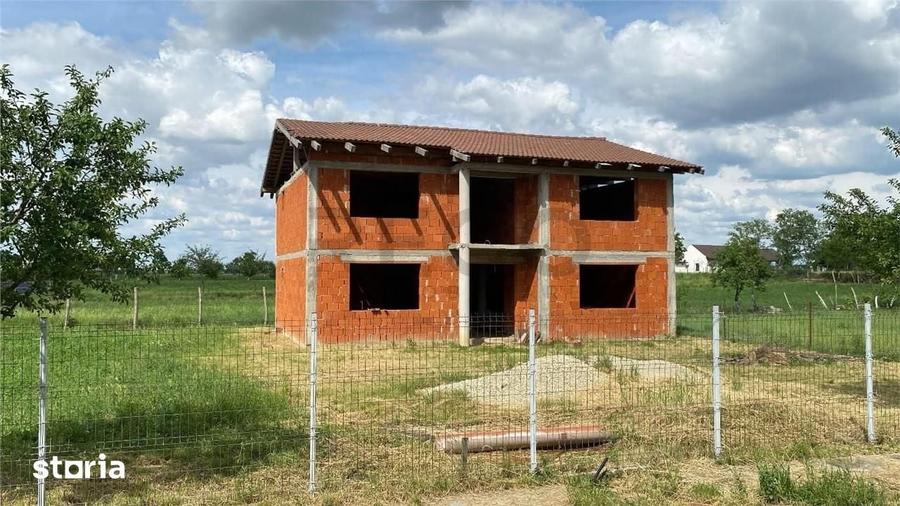 Casă cu 4 camere cu Teren 334 Mp în Gepiu
