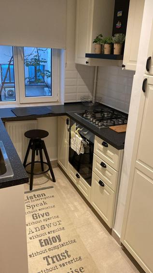 Apartament cu 2 camere semidecomandat, mobilat în P-ța Romană