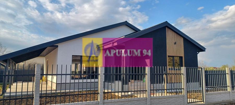 Casă individuală cu 4 camere semidecomandat cu Canalizare în Gulia