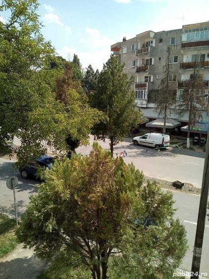 Apartament cu 2 camere decomandat în Ștei