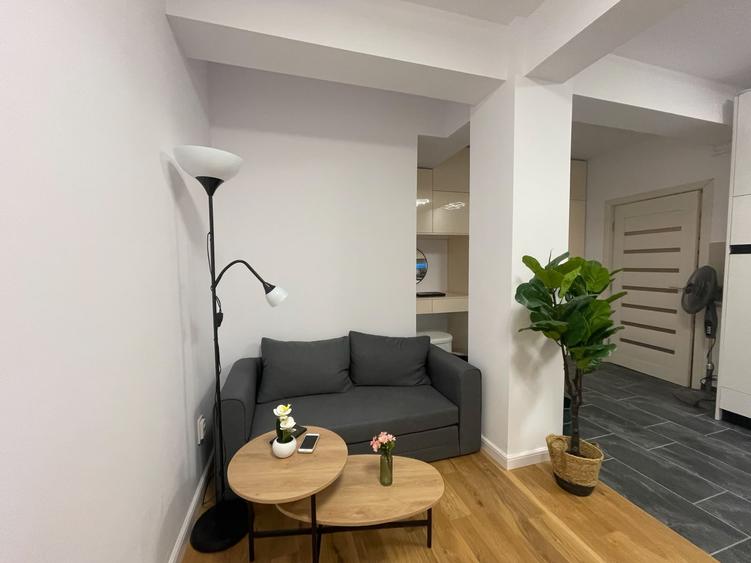 Apartament cu 2 camere semidecomandat, mobilat în Florești