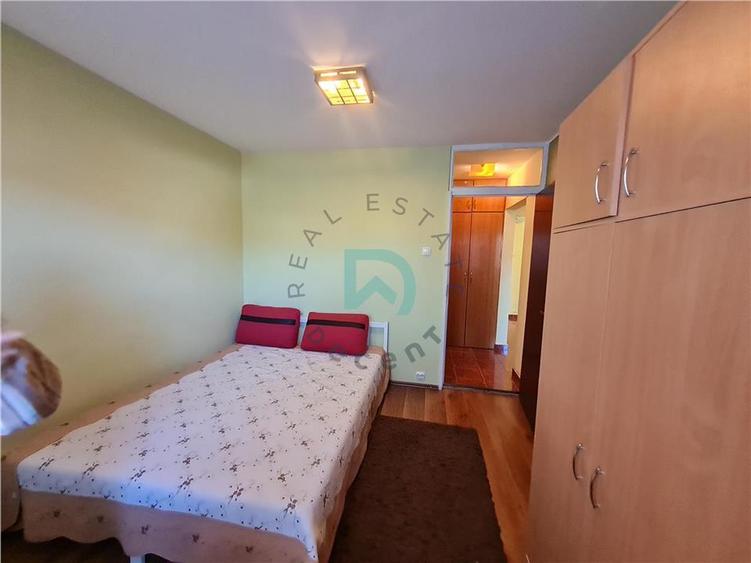 Apartament cu 3 camere decomandat în Calea București