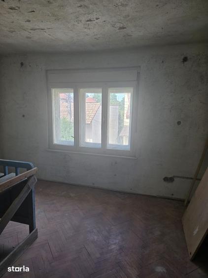 Casă cu 6 camere cu Teren 798 Mp în Botizului