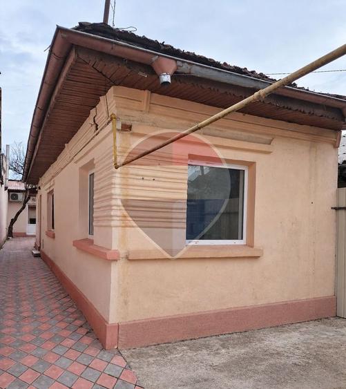 Casă individuală cu 6 camere cu Teren 250 Mp în Vitan