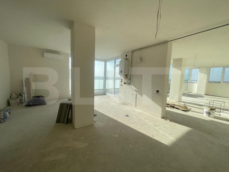 Apartament cu 3 camere semidecomandat în Torontalului