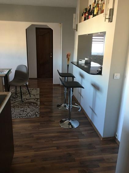 Apartament cu 4 camere decomandat în Central