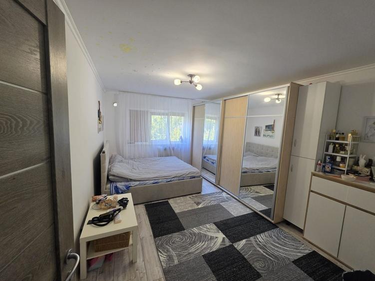 Apartament cu 3 camere decomandat, mobilat în Mărăști