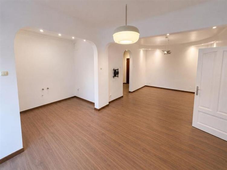 Apartament 2 camere, etajul 2/3, zona Dacia - 4