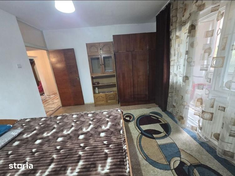 Apartament cu 3 camere în Tractorul