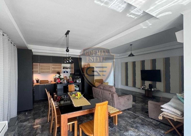 Penthouse cu 3 camere decomandat, mobilat în Costinești