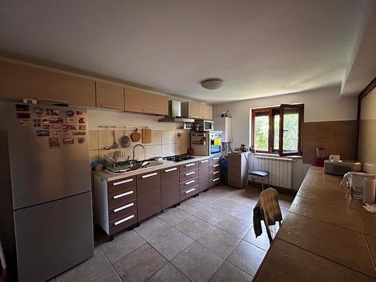 Casă individuală cu 5 camere cu Teren 1716 Mp în Gâlmeia