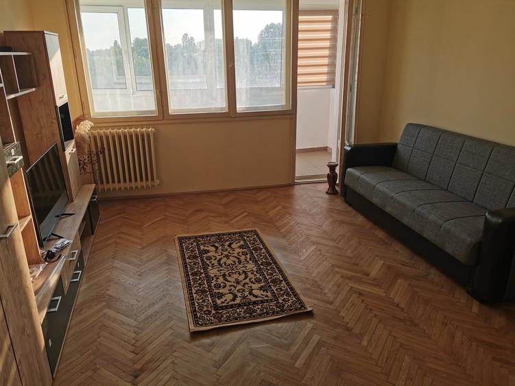Garsonieră decomandată în Pajura