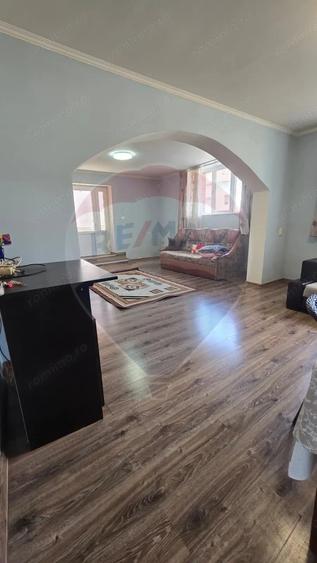 Casă cu 5 camere cu Teren 1375 Mp în Dârlos