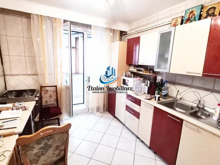 Apartament cu 3 camere decomandat în Central