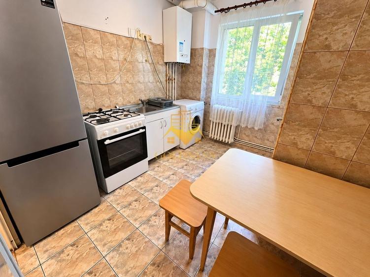 Apartament cu 3 camere semidecomandat, mobilat în Gheorgheni