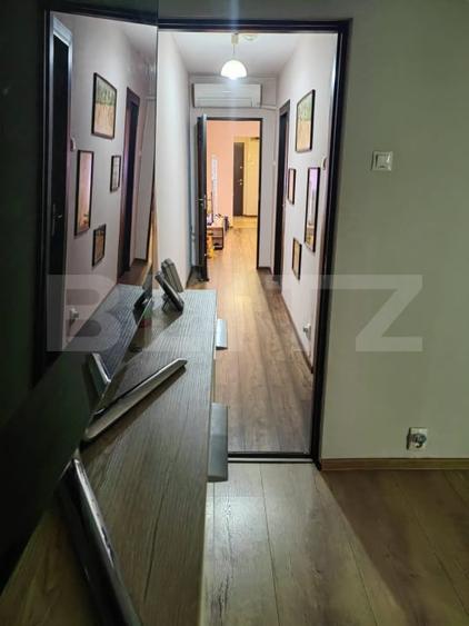 Apartament cu 3 camere semidecomandat, mobilat în Podul de Piatră