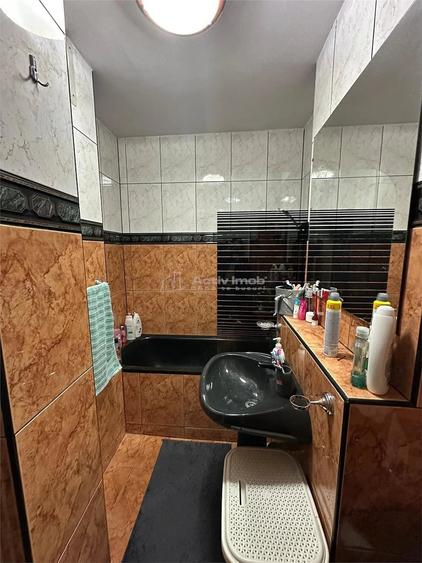 Apartament cu 3 camere decomandat în Cuptoare (Reșița)