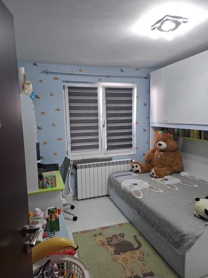Apartament cu 4 camere decomandat în Crângași