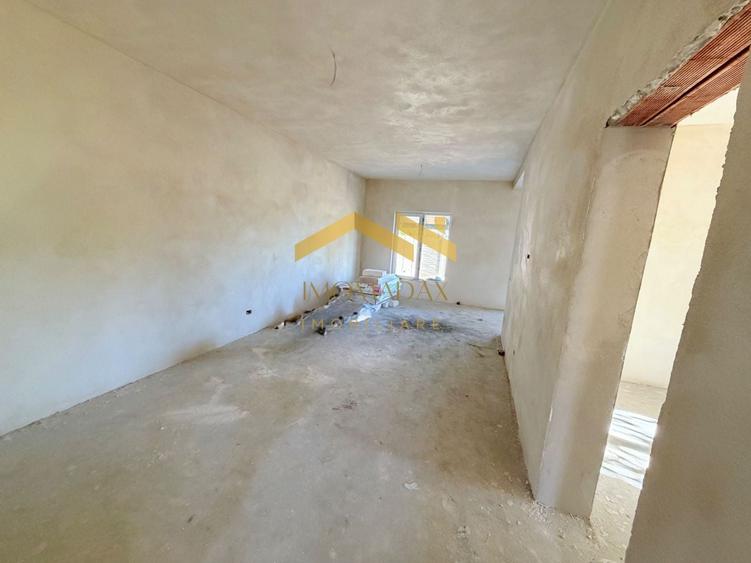 Duplex cu 3 camere cu Canalizare în Utvin