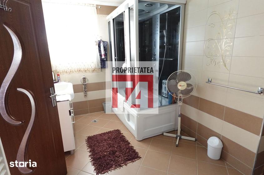 Casă cu 6 camere cu Teren 1500 Mp în Central