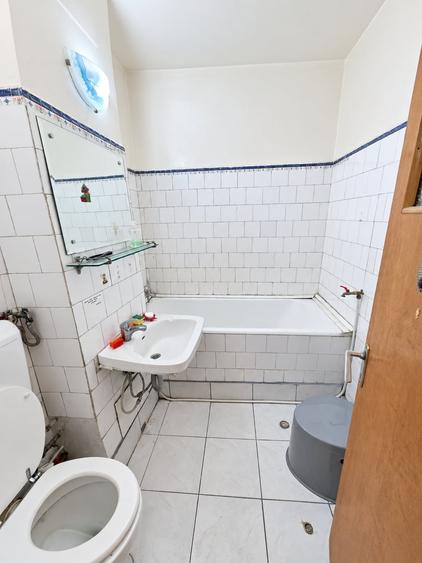 Apartament cu 3 camere decomandat în Titan