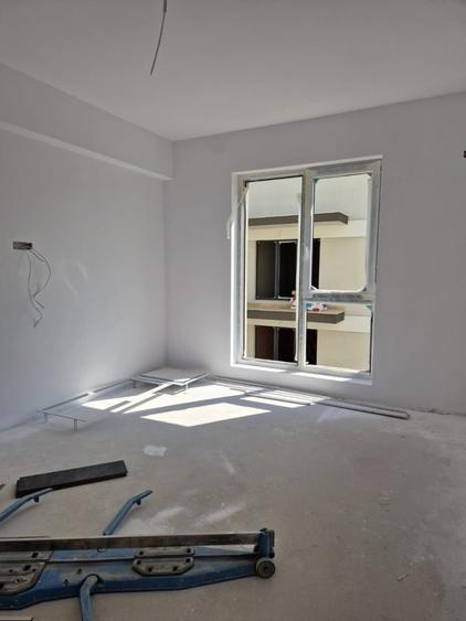 Apartament cu 2 camere semidecomandat în Fundeni