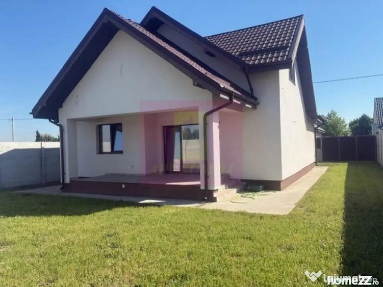 Casă cu 5 camere cu Teren 410 Mp în Țegheș