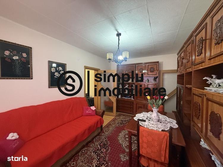 Apartament cu 3 camere semidecomandat în Rovine