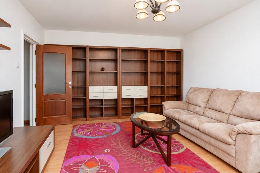 Apartament cu 3 camere decomandat, mobilat în Vitan Mall