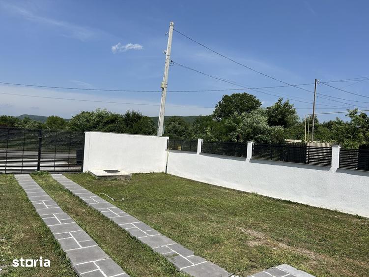 Casă cu 4 camere cu Teren 875 Mp în Măgureni
