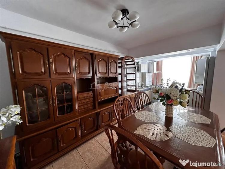 Apartament cu 3 camere decomandat în Central
