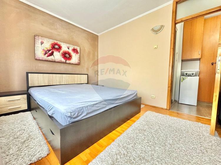 Apartament cu 3 camere decomandat, mobilat în Central