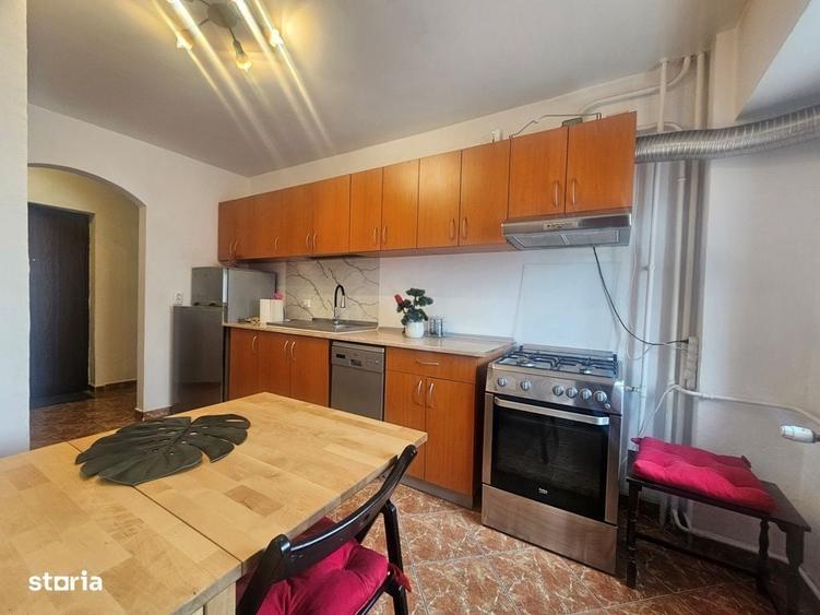 Apartament cu 3 camere decomandat în Victoriei