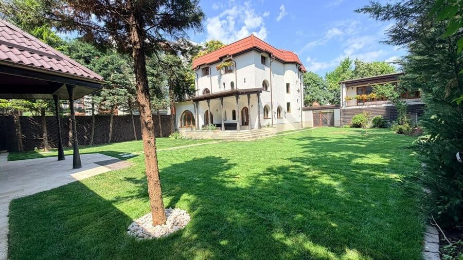 Casă cu 5 camere cu Teren 1000 Mp în Unirii