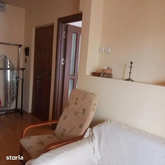 Apartament cu 2 camere decomandat în Craiovița Nouă