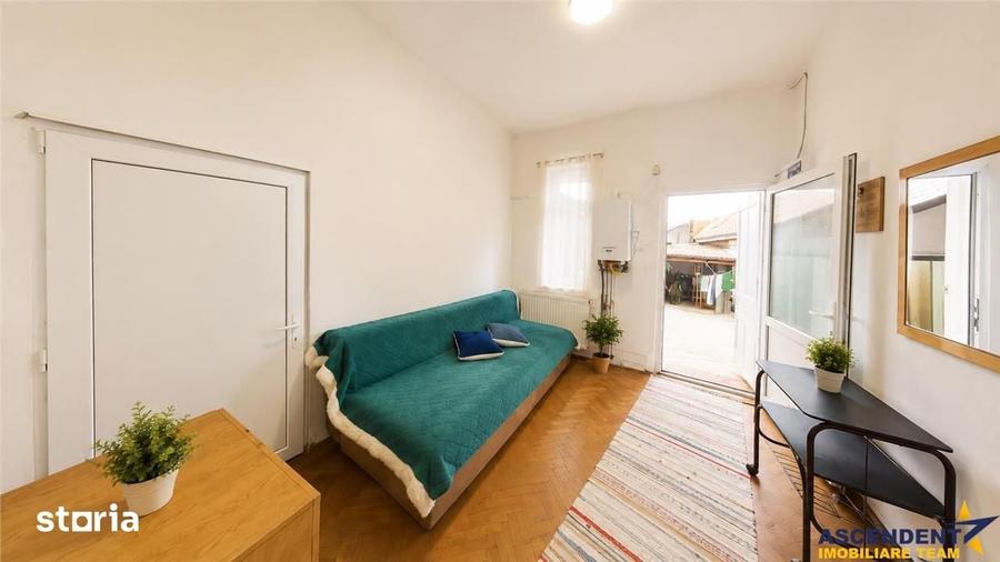 Corp de casa cu 2 imobile, intrari separate, pod si beci generos, Cent - 4