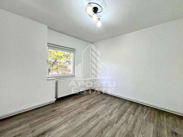 Apartament cu 3 camere decomandat în Girocului