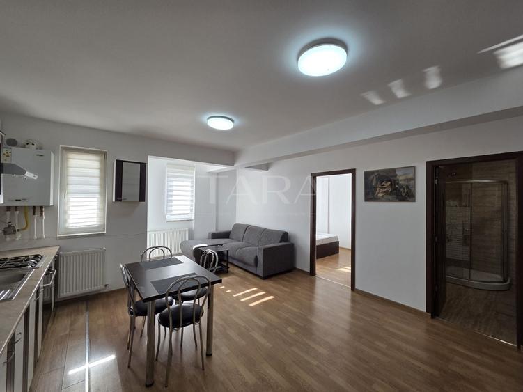 Apartament cu 2 camere semidecomandat, mobilat în Florești