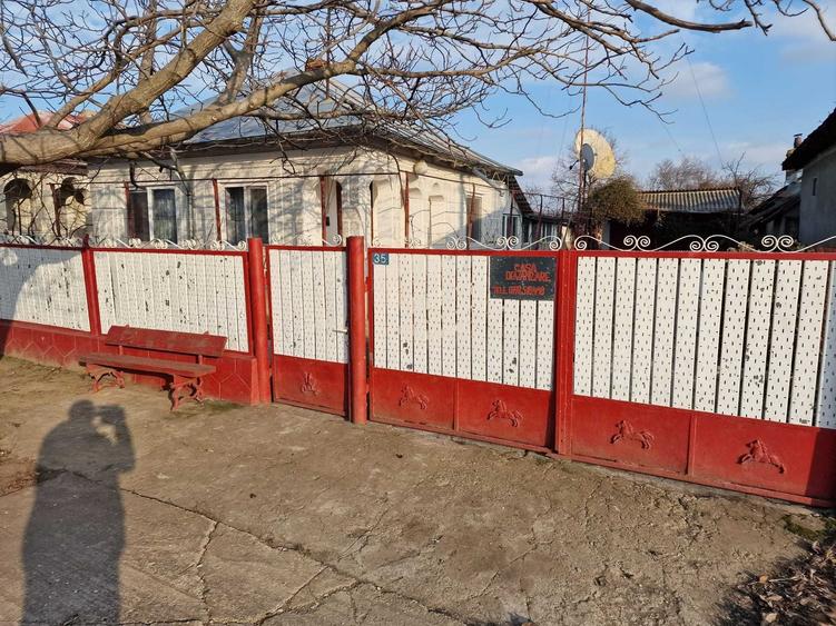 Casă cu 4 camere cu Teren 150 Mp în Central